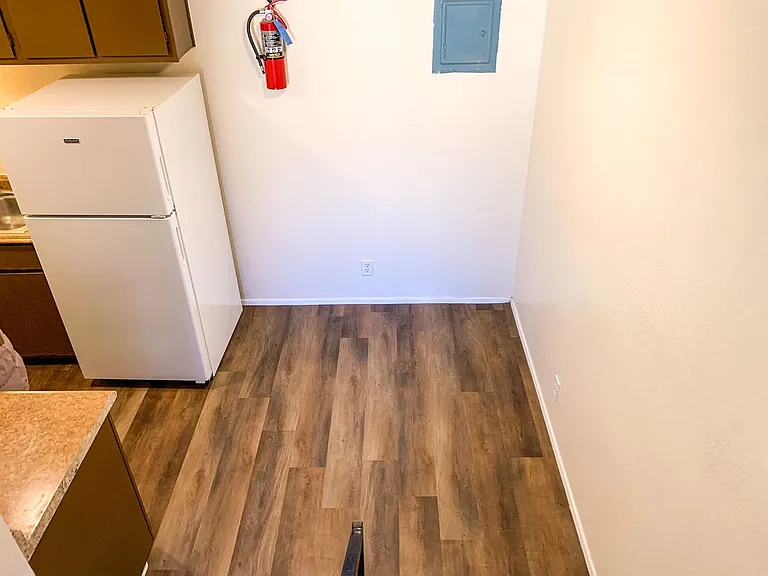 Spacious 2 Bedroom Apartment with Private Patio — Photo 10