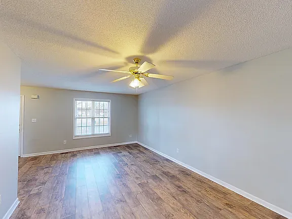 115 Stoneview Cir — Photo 8