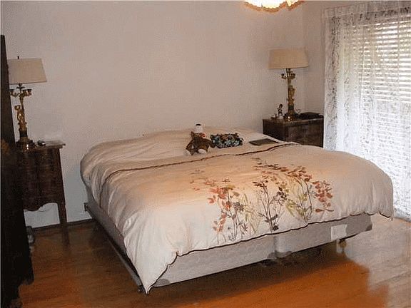 4th image of 3017 Lakewood Ln #307