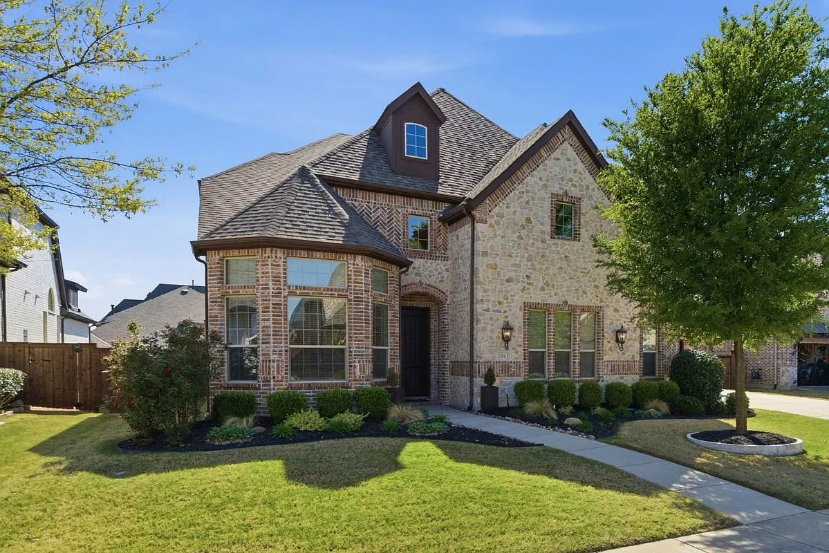5 bed, 7.0 bath, 4942 sqft, $6,500 — Photo 2