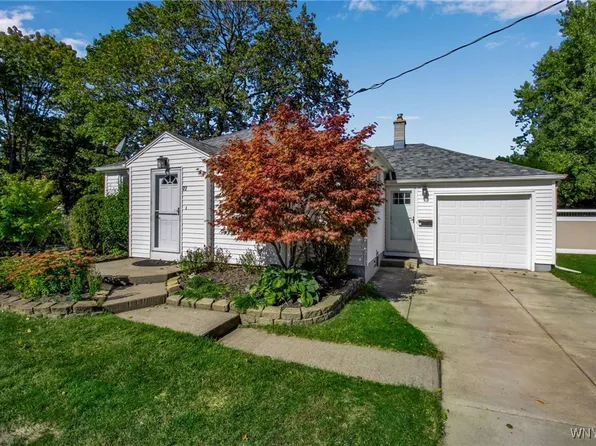 22 Grant St, Lancaster, NY 14086