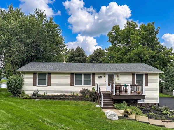 1810 Louise St, Crystal Lake, IL 60014