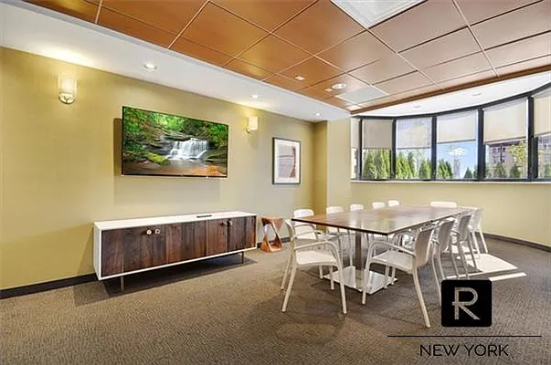 Rented by R New York | media 27