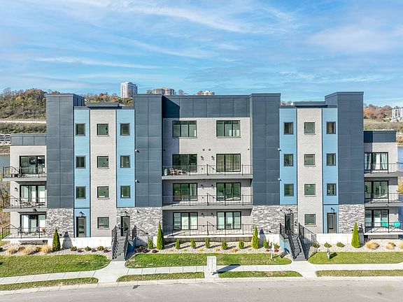 2nd image of 745 Manhattan Blvd #403
