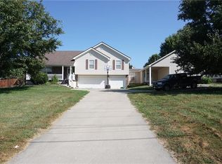 18700 E Bundschu Rd, Independence, MO 64056