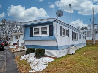 28 Mockingbird Dr, Chicopee, MA 01020