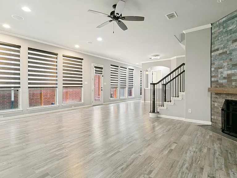 2450 Sunderland Ln — Photo 11