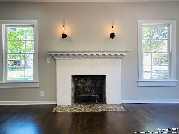 5th image of 2106 W Magnolia Ave