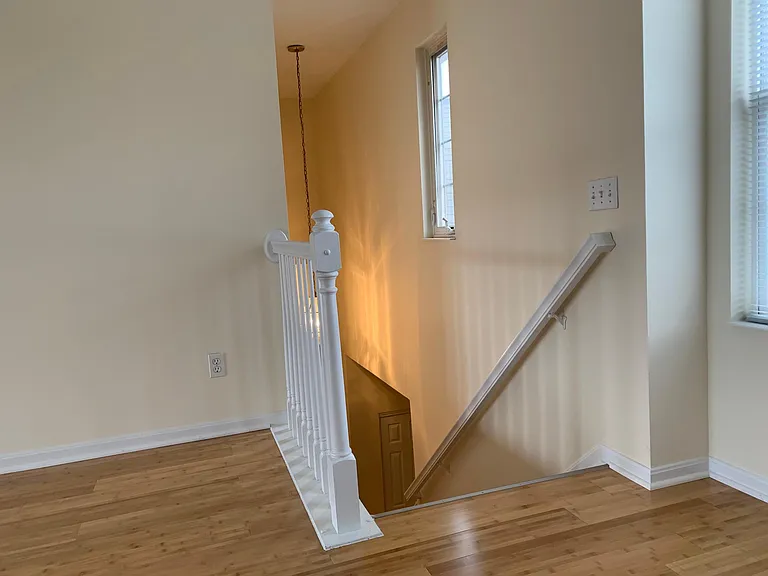 4612 Court Yard Dr — Photo 12
