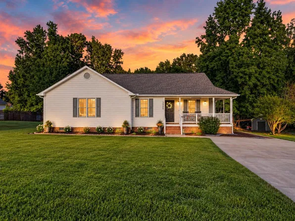 2300 Stoneborough Ct, Fuquay Varina, NC 27526