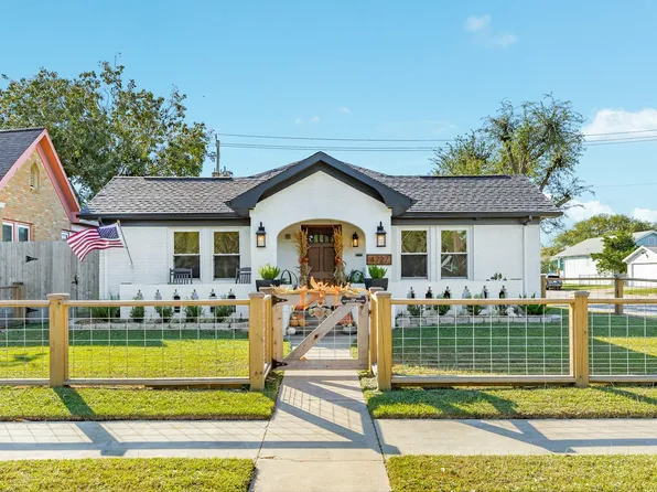 4727 Avenue O, Galveston, TX 77551