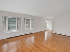 23 Whitestone Pl, New Rochelle, NY