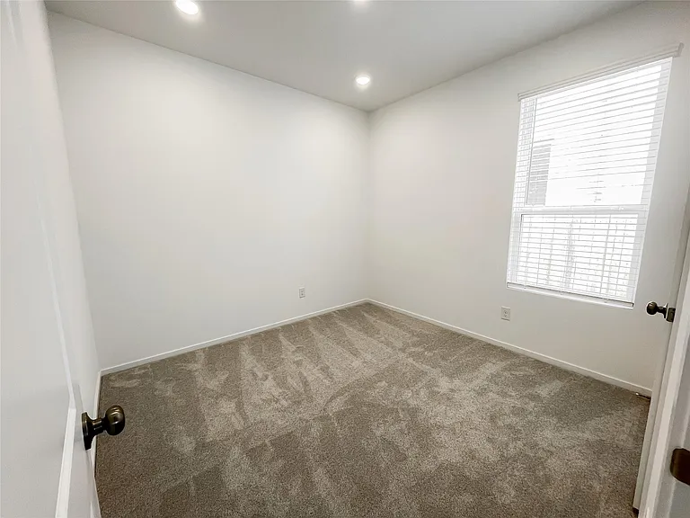 6314 Laguna Terra Dr — Photo 10