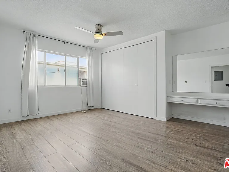 930 3rd St #303 — Photo 22