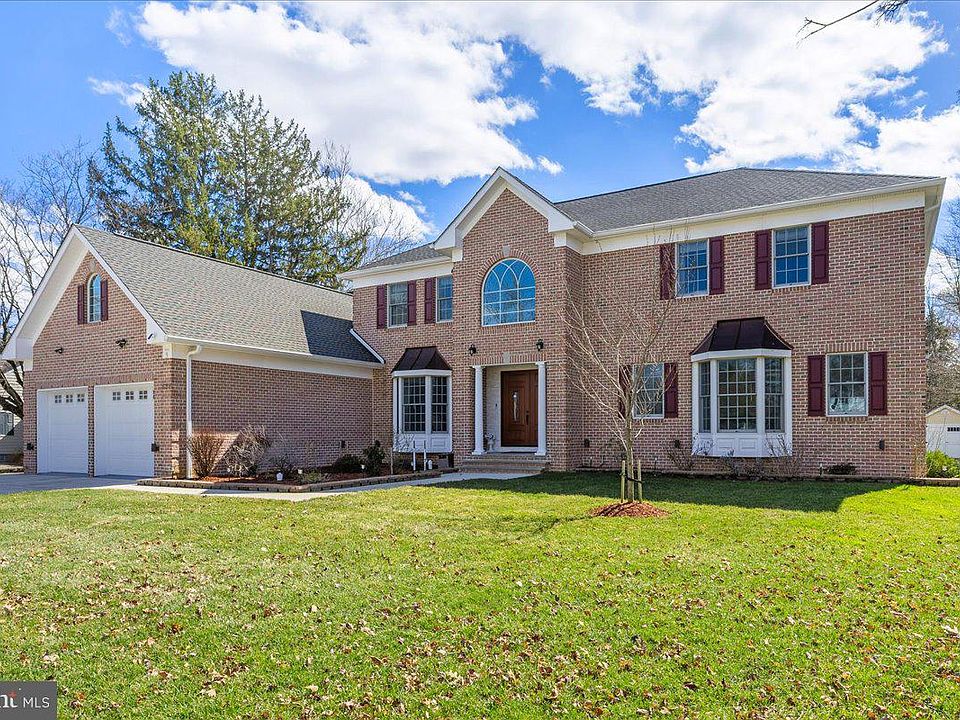 1st image of 535 Village Rd W