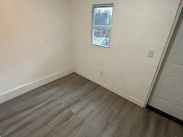 6037 Kershaw St — Photo 3