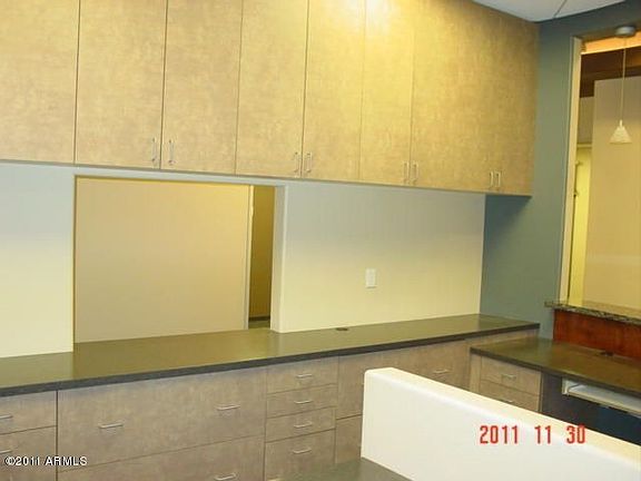 Counter_-_Upgraded_Office_Condominiums_in_Gilbert_Arizona