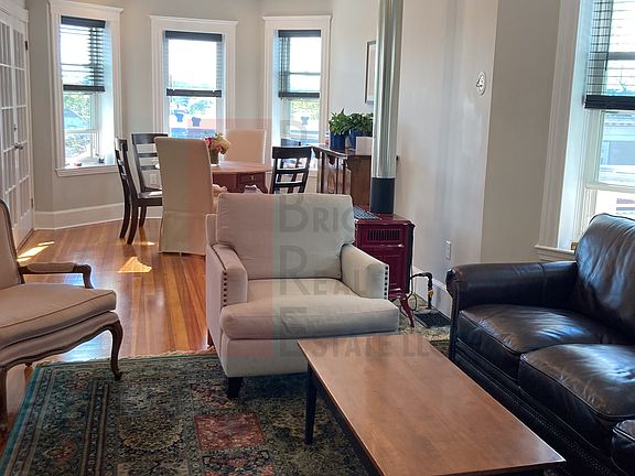 4th image of 19 Rowell St #3