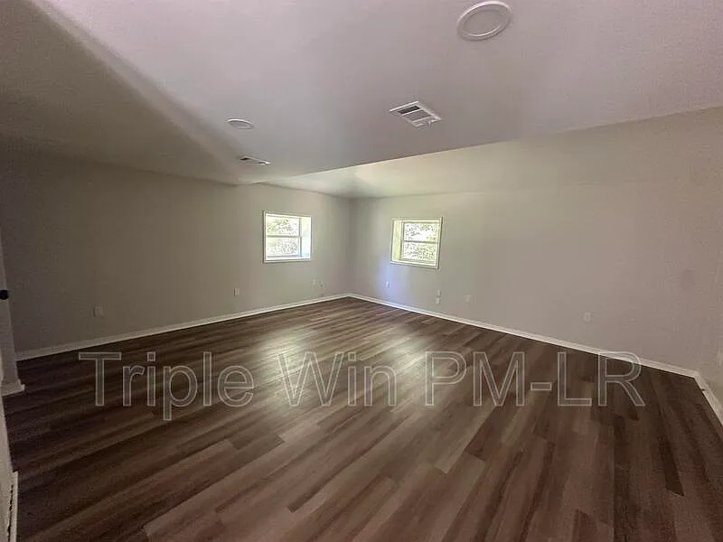 2 bed, 1.0 bath, $980 — Photo 3