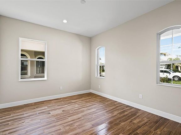 5th image of 8289 Preserve Point Dr