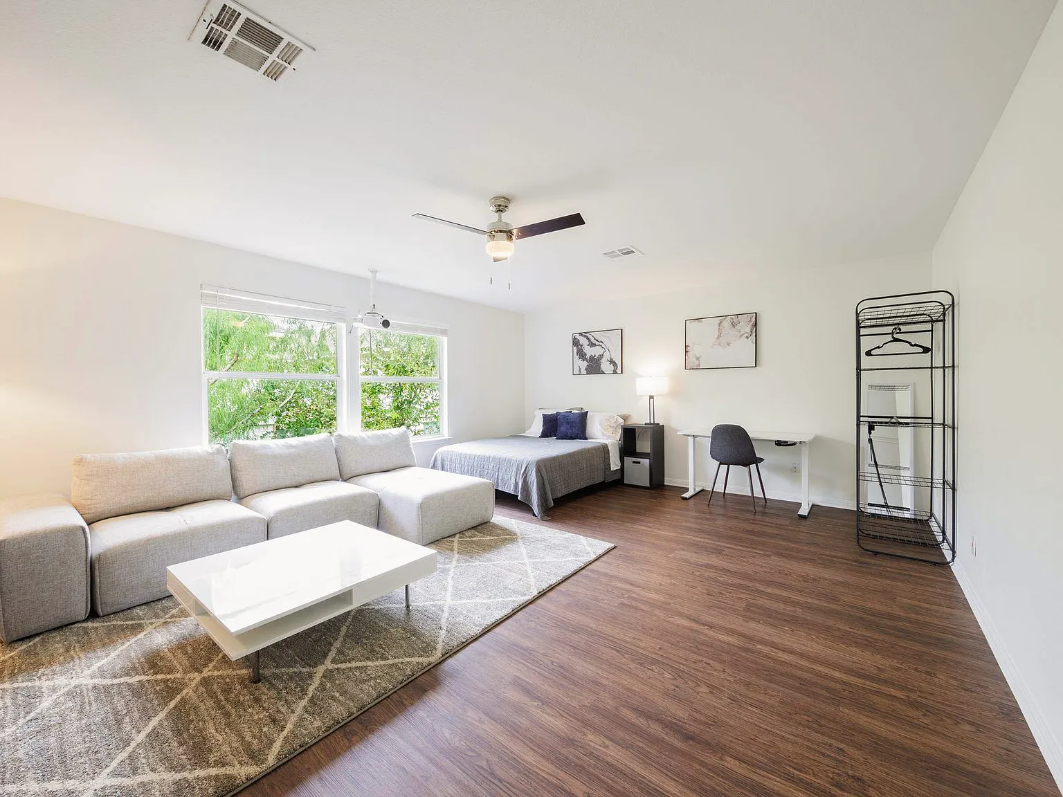 4 bed, 3.5 bath, $1,048 — Photo 1