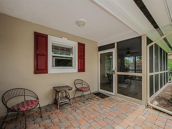 4th image of 253 Park Cir S