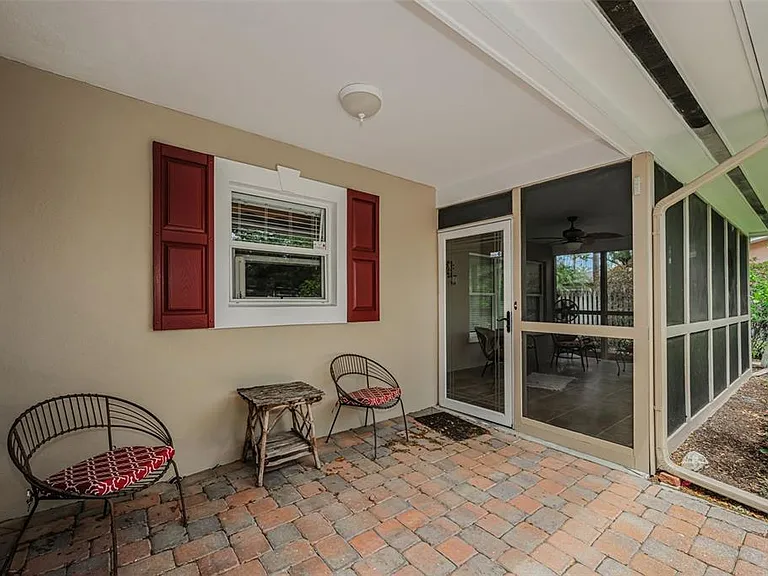 253 Park Cir S — Photo 4