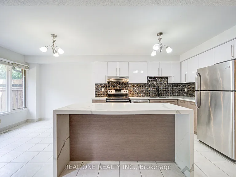2593 Addingham Cres — Photo 10