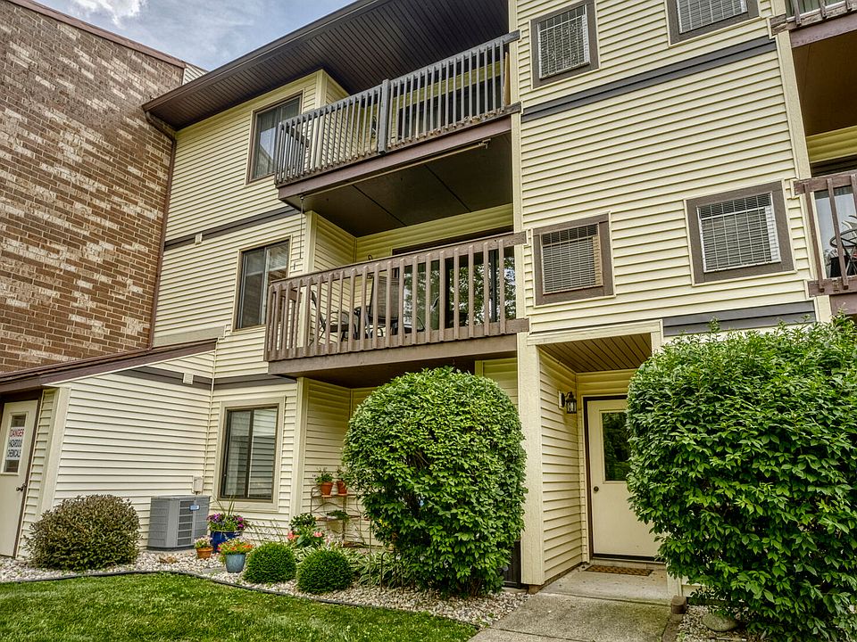 1st image of 827 Summit Park Ct N