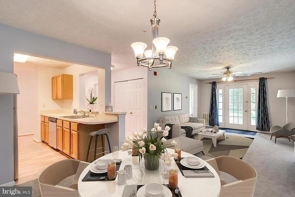 3 bed, 1082 sqft, $2,500 — Photo 3