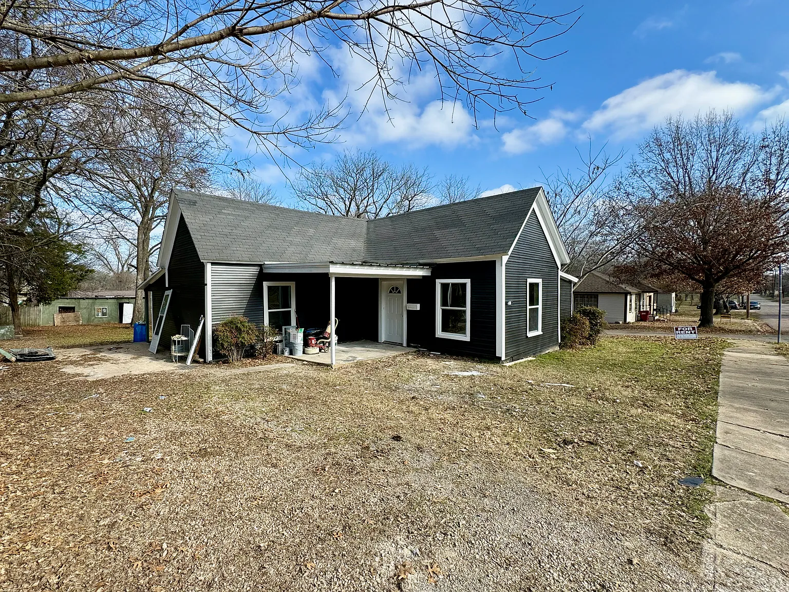 3 Bed, 2 Bath Bonham Home $1,550/mo Available Oct. 1 — Photo 2