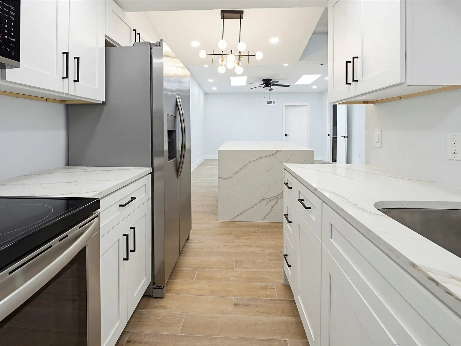 3 bed, 3.0 bath, 1489 sqft, $2,600 — Photo 3