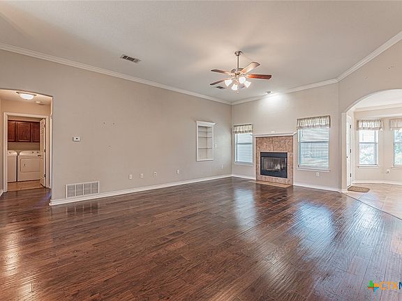 4th image of 1003 Ridgeview Dr