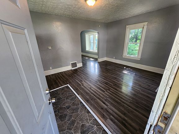 3rd image of 106 1/2 Lake St