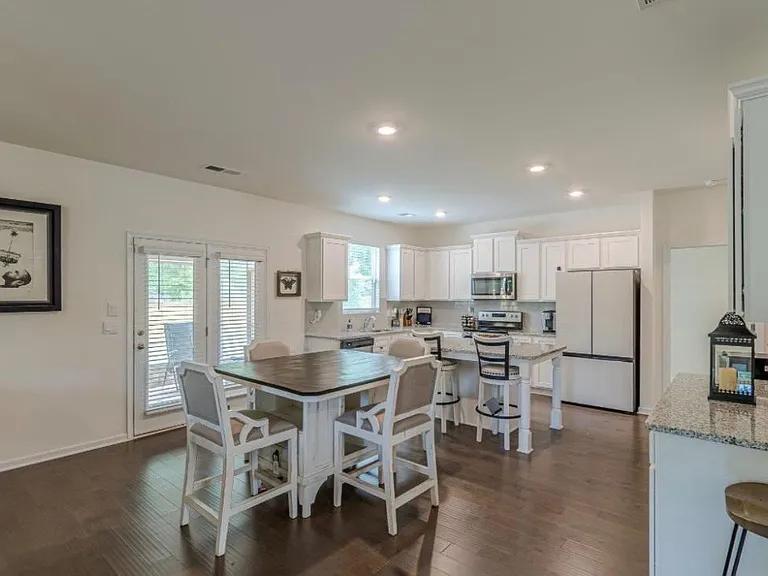 367 Noblewood Dr — Photo 6