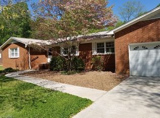 3910 Tanglebrook Rd, High Point, NC 27265