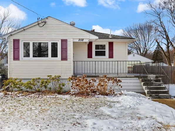 258 Seminole Ave, Waltham, MA 02451