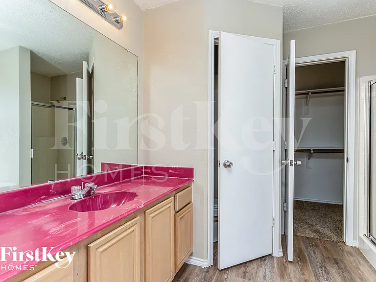 530 Alameda Ave — Photo 9