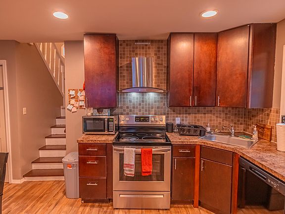2nd image of 1155 Woodland Dr