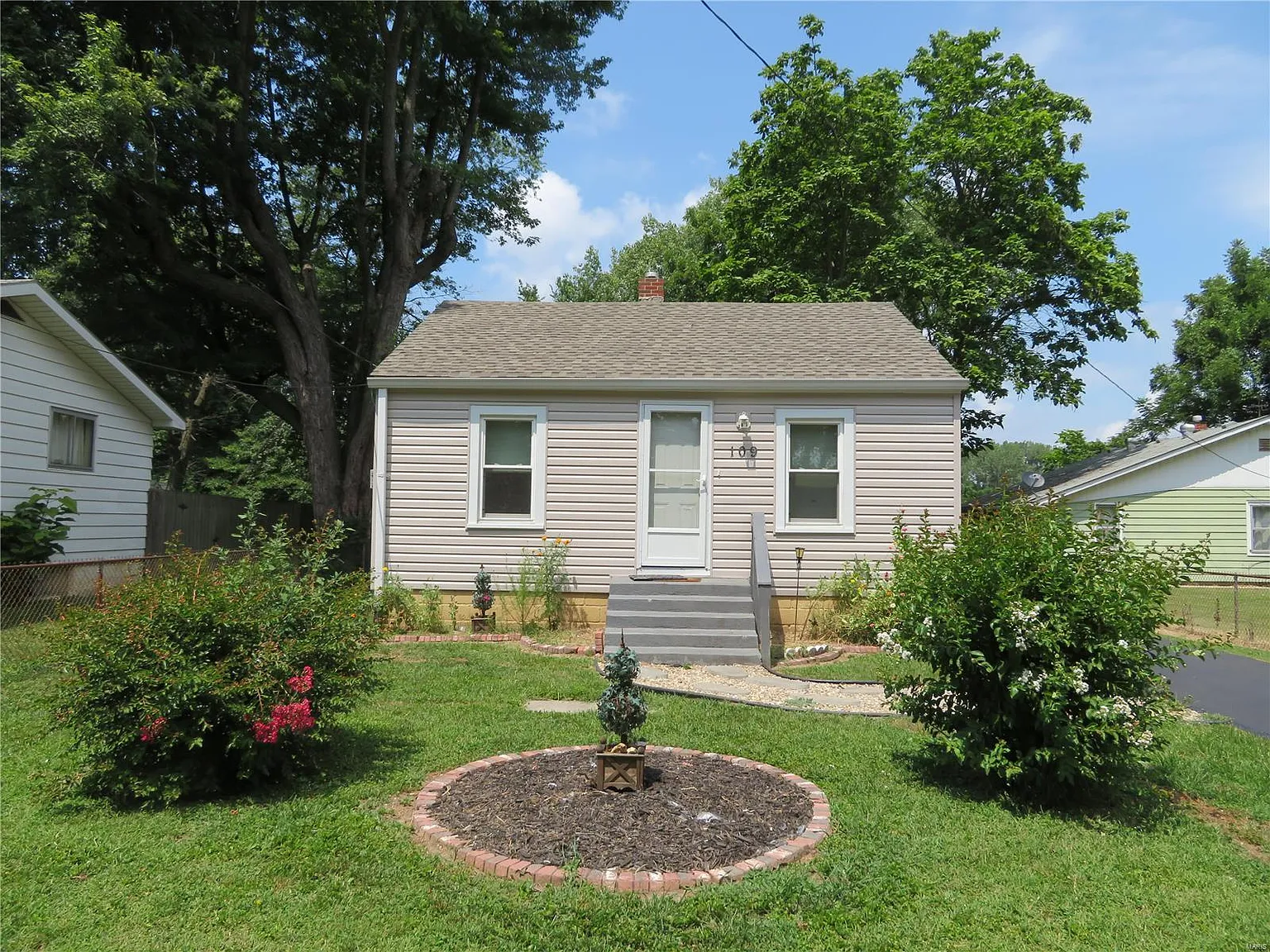 109 Lakeside Ave photo 1