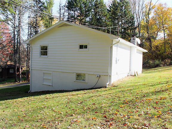 3rd image of 260 Cloverleaf Dr