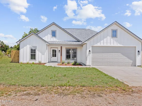 631 S Main St, Arnaudville, LA 70512