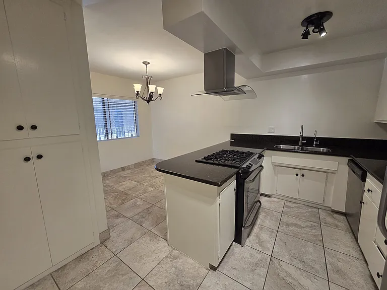 854 Westbourne Dr. — Photo 15