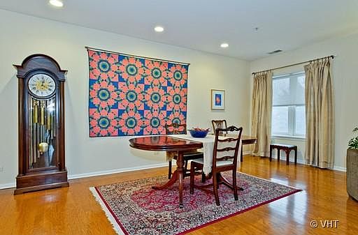 5th image of 1319 Chicago Ave APT 204