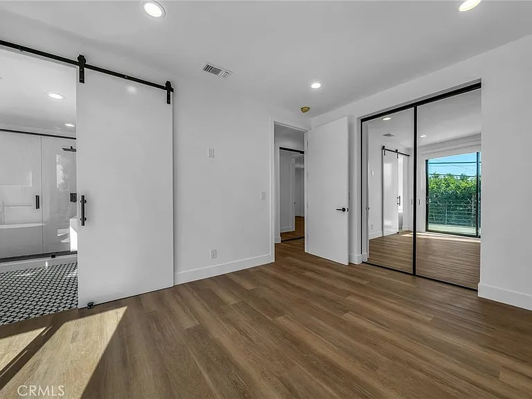 1531 Wellesley Ave — Photo 14
