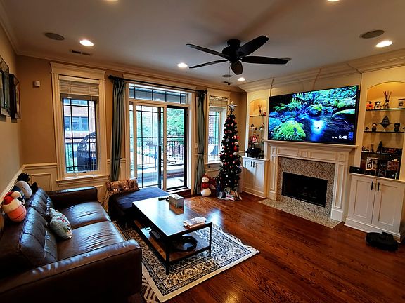 4th image of 858 W Diversey Pkwy #2W