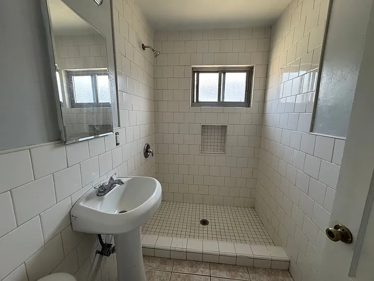9021 Reading Ave — Photo 8