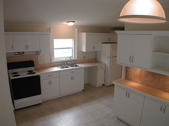 2nd image of 318 Stonewood Dr