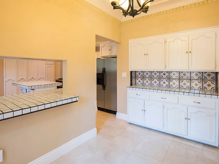 223 S Gale Dr — Photo 7