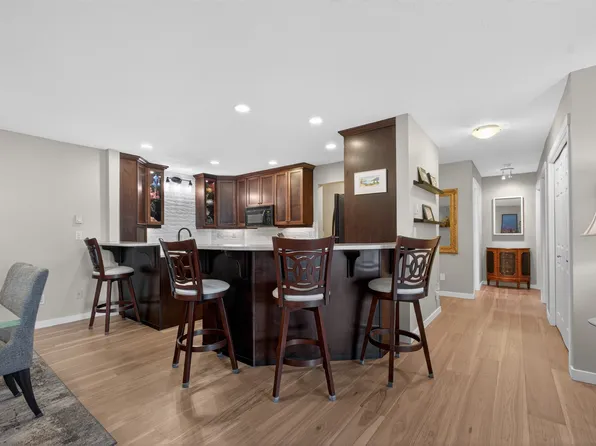 1534 Lawrence Ave Unit 306, Kelowna, BC V1Y 6M8